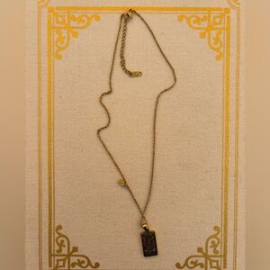 Elegant Gold Pendant Necklace